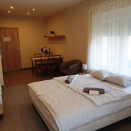 Mediterran Villa Kecskemét Exterior foto