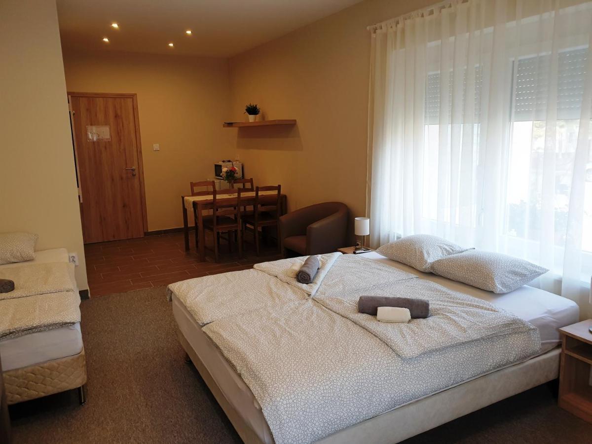 Mediterran Villa Kecskemét Exterior foto